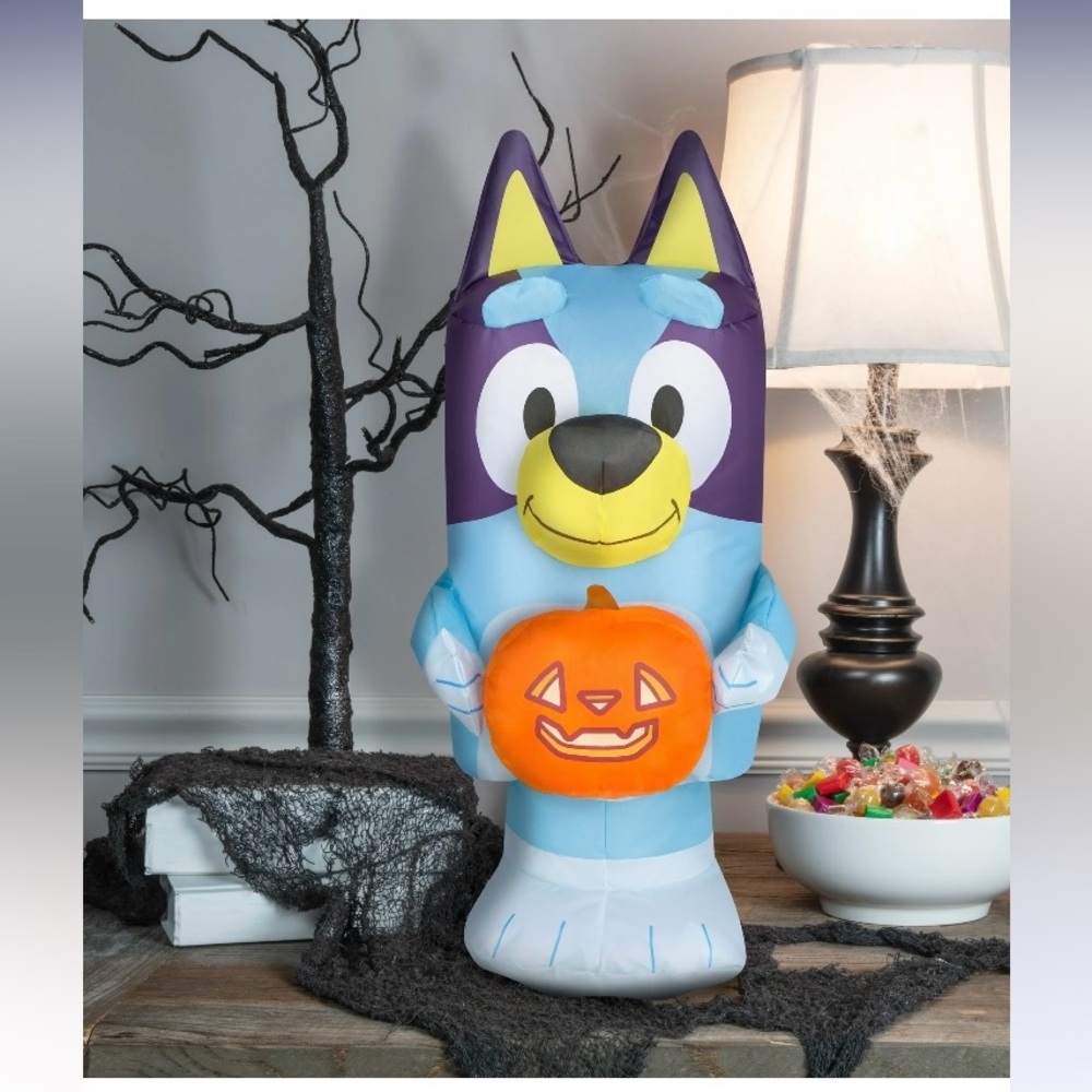 Gemmy Indoor/Outdoor Inflatables Bluey Halloween 🎃 Inflatable & Window Decals
